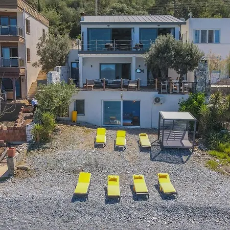 Love Beach Villa *