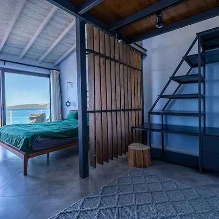Love Beach Villa *