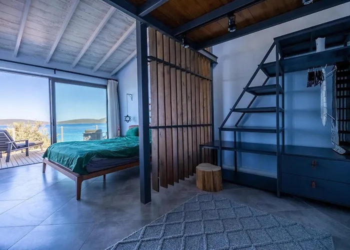 Love Beach Villa *